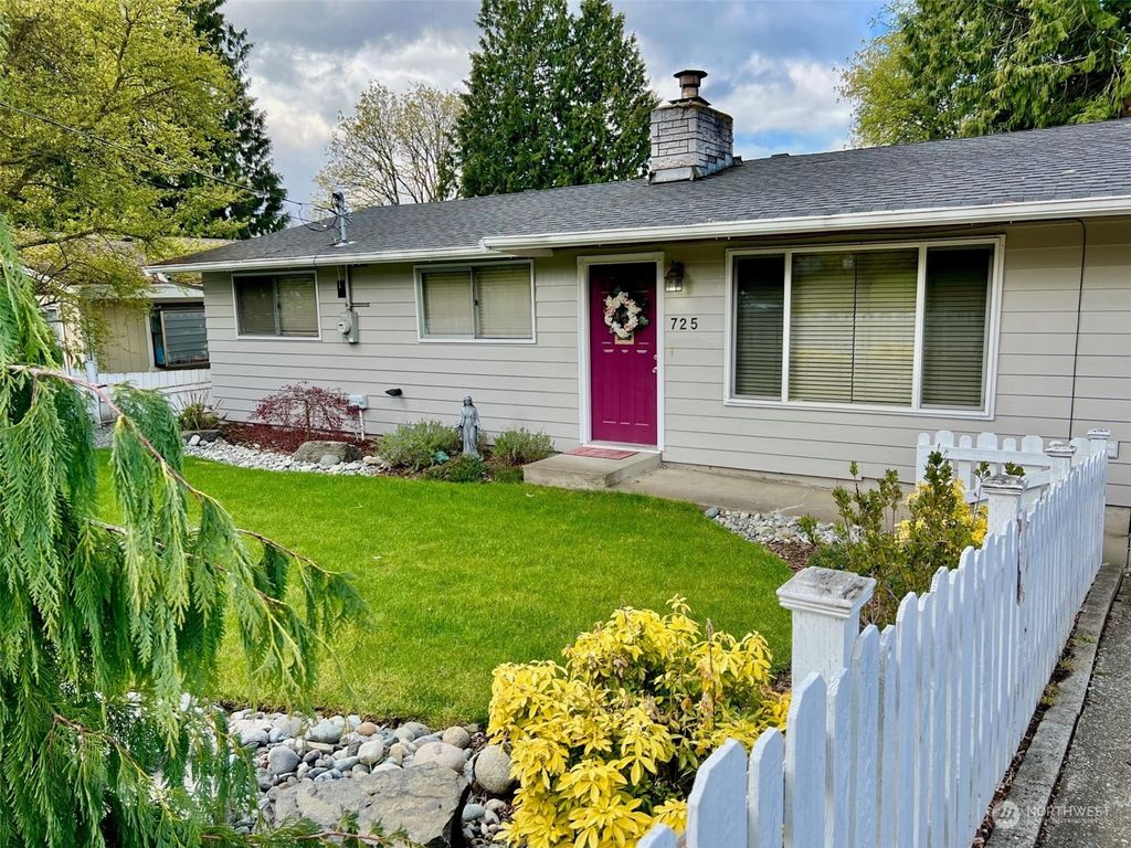 Photo of 725 Van De Vanter Avenue, Kent, WA 98030 (MLS # 2215840)
