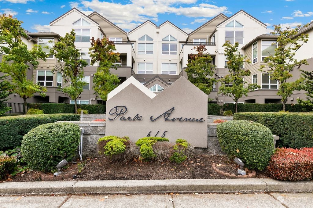 Photo of 615 6th Street #304, Kirkland, WA 98033 (MLS # 2006676)