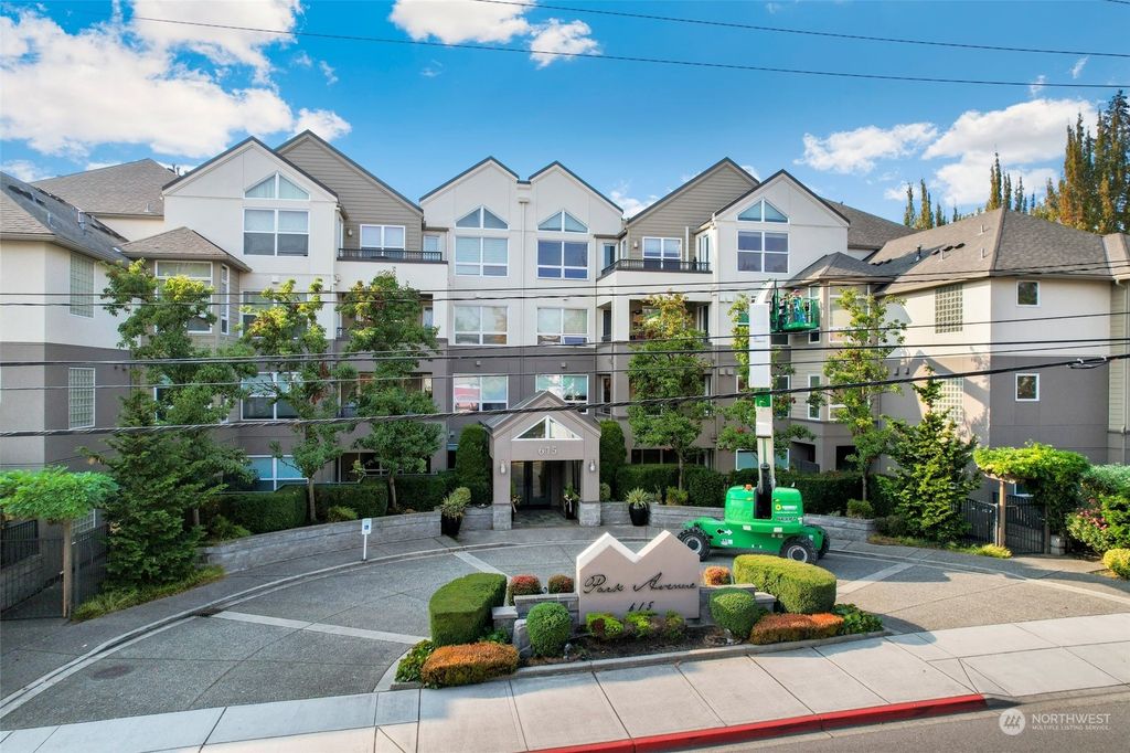 Photo of 615 6th Street #304, Kirkland, WA 98033 (MLS # 2006676)