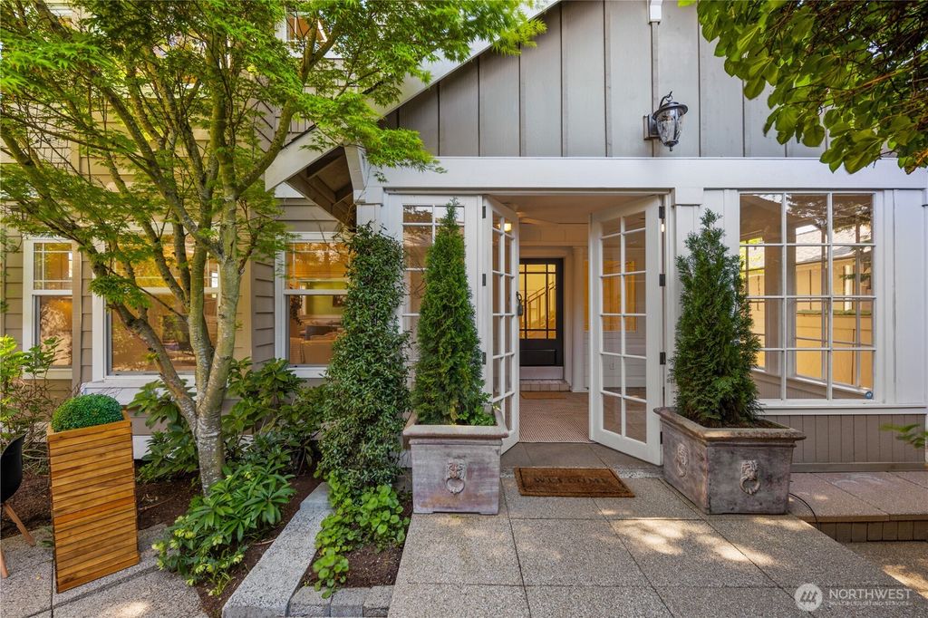 Photo of 6540 54th Avenue S, Seattle, WA 98118 (MLS # 2358046)