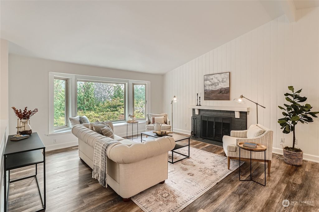 Photo of 809 W Sunset Way, Issaquah, WA 98027 (MLS # 2009776)