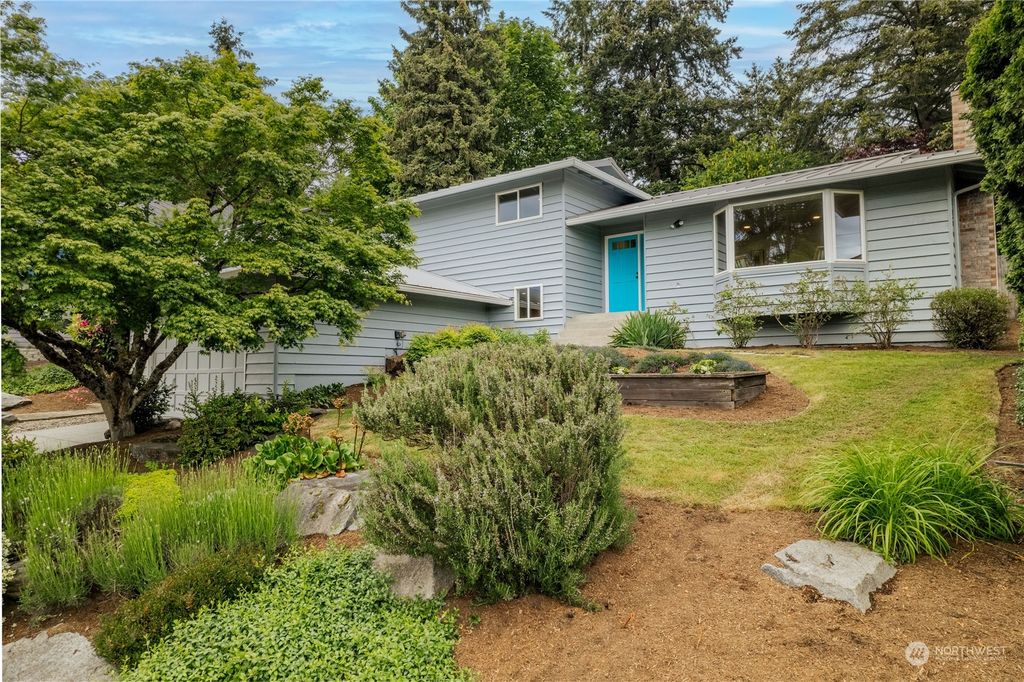 Photo of 2308 137th Place SE, Bellevue, WA 98005 (MLS # 2242931)