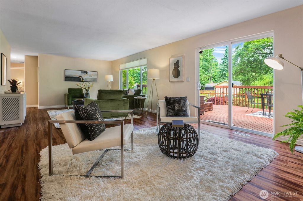 Photo of 2906 244th Avenue SE, Sammamish, WA 98075 (MLS # 2393787)