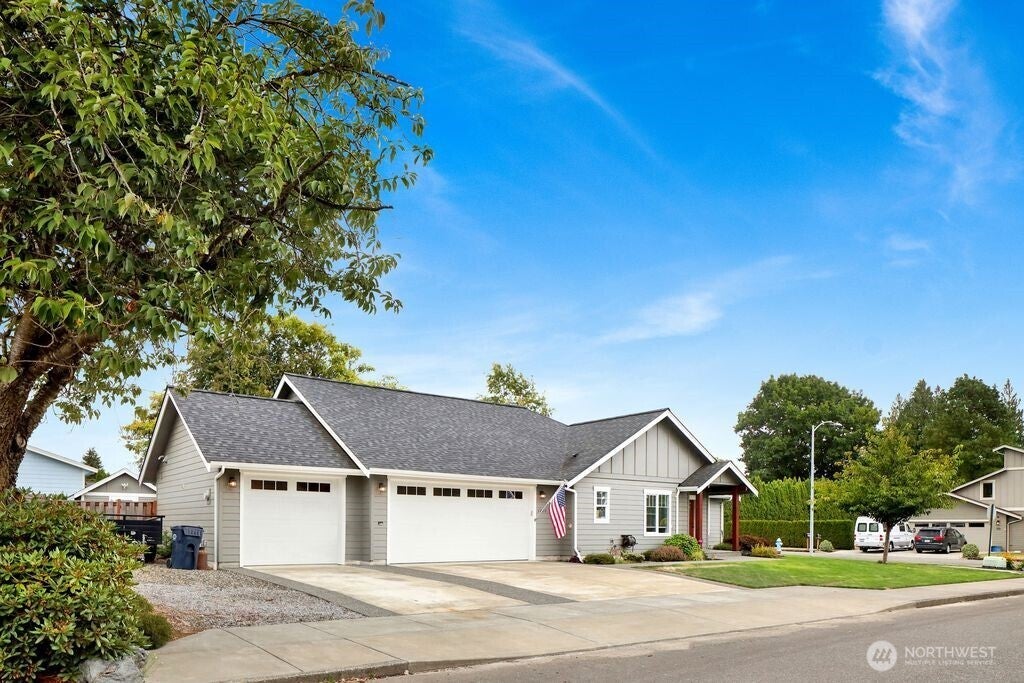 Photo of 1200 W Park Street, Lynden, WA 98264 (MLS # 2582195)