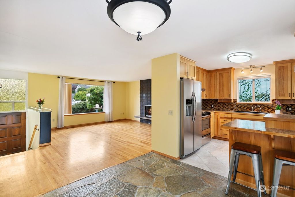 Photo of 11821 9th Avenue SW, Burien, WA 98146 (MLS # 2166930)