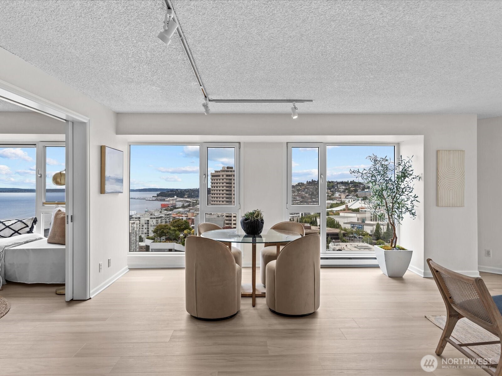 121 Vine Street 2405