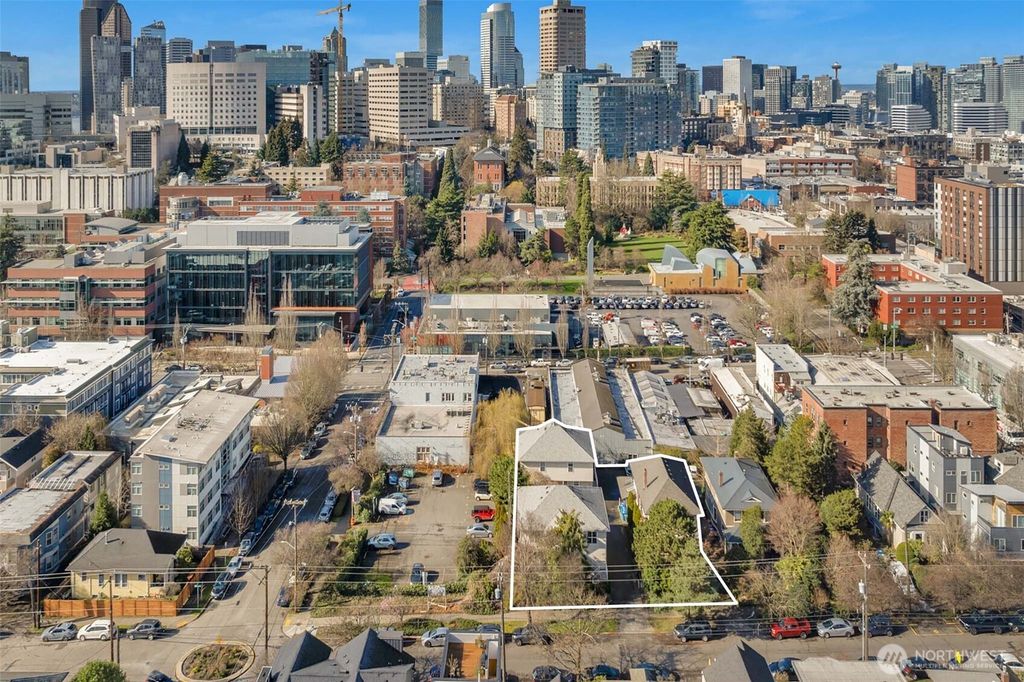 Photo of 913 917 13th Avenue, Seattle, WA 98122 (MLS # 2530121)