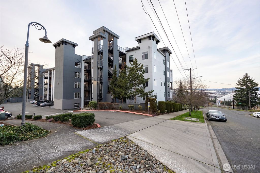 Photo of 320 E 32nd Street #305, Tacoma, WA 98404 (MLS # 2478299)