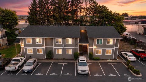 Photo of 1613 Maple Lane #D1-D6, Kent, WA 98030 (MLS # 2524869)