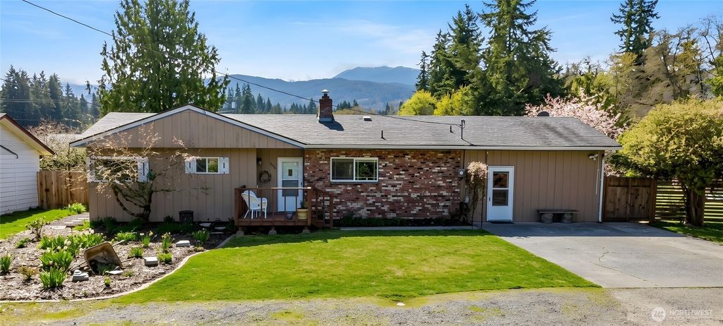 Photo of 310 E Hillcrest Drive, Port Angeles, WA 98362 (MLS # 2507982)