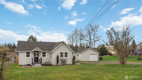 Photo of 3007 Columbia Heights Road, Longview, WA 98632 (MLS # 2499402)