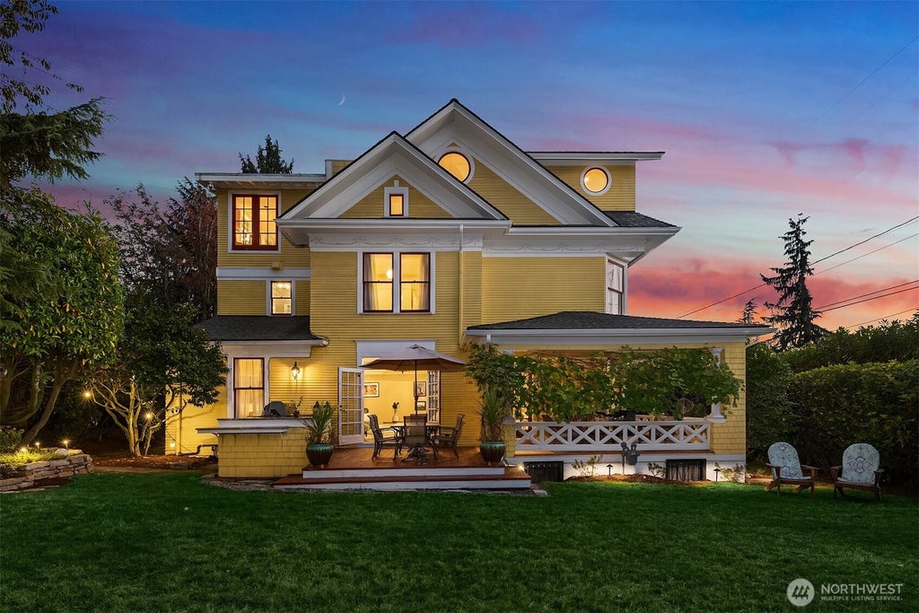Photo of 726 12th Avenue E, Seattle, WA 98102 (MLS # 2591512)