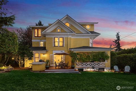 Photo of 726 12th Avenue E, Seattle, WA 98102 (MLS # 2591512)