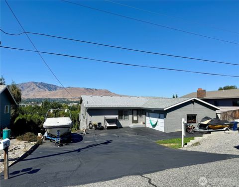 Photo of 1716 N Anne Avenue, East Wenatchee, WA 98802 (MLS # 2403235)