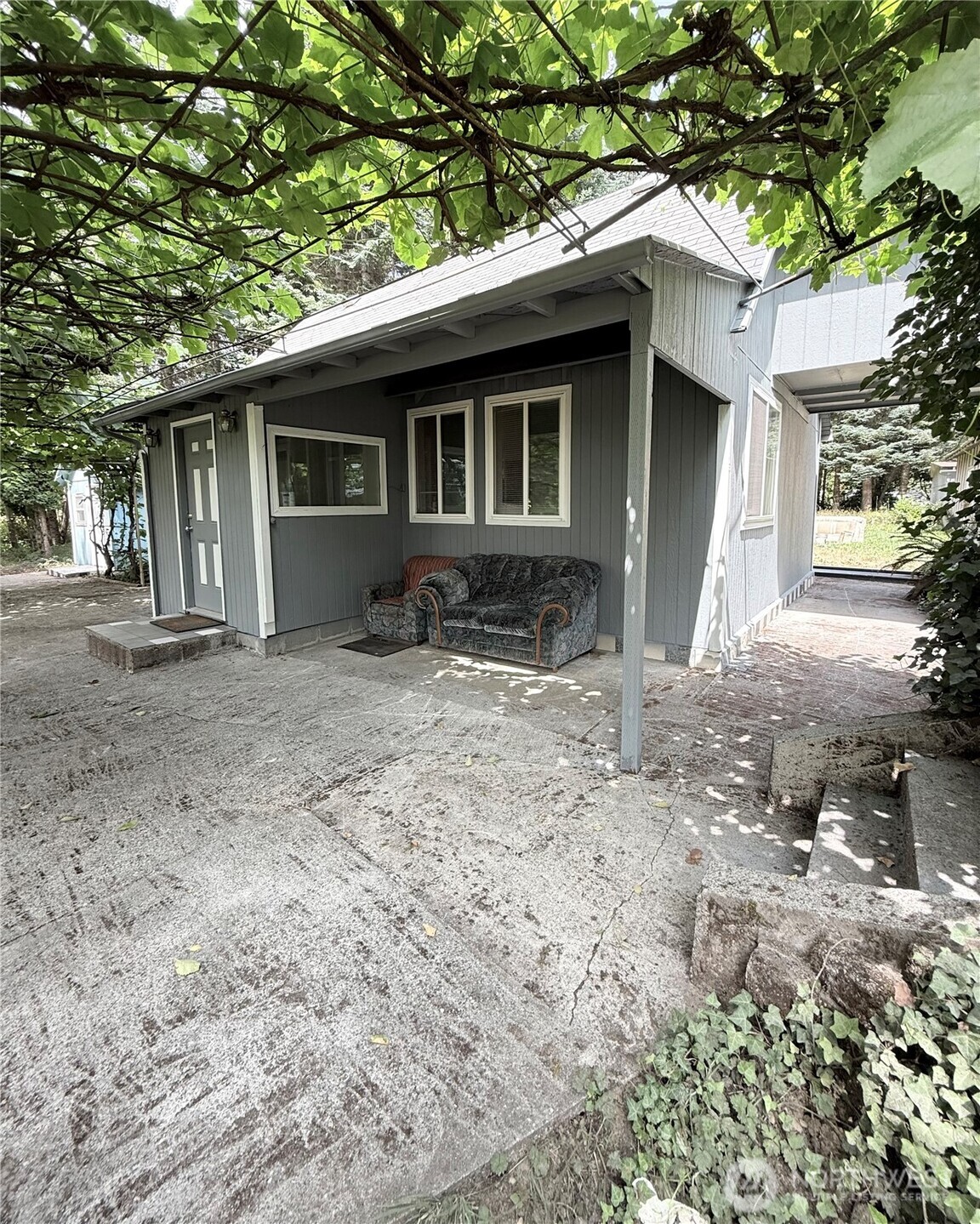 186 Van Hoesen Road 9