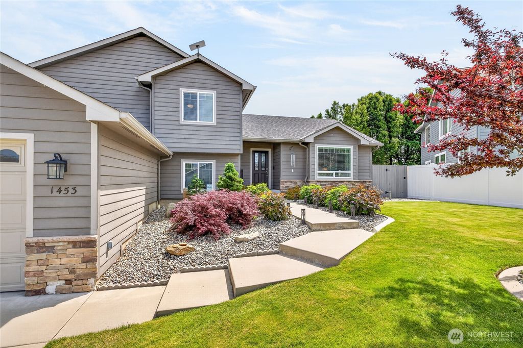 Photo of 1453 Copper Loop, East Wenatchee, WA 98802 (MLS # 2535532)