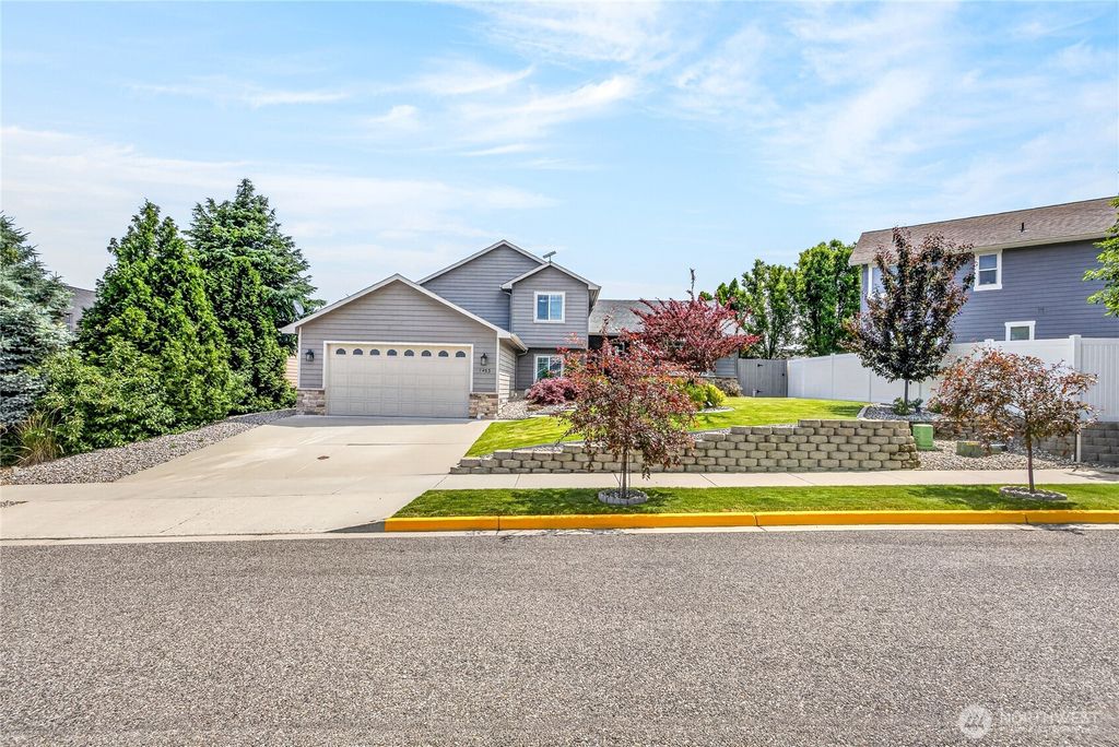 Photo of 1453 Copper Loop, East Wenatchee, WA 98802 (MLS # 2535532)
