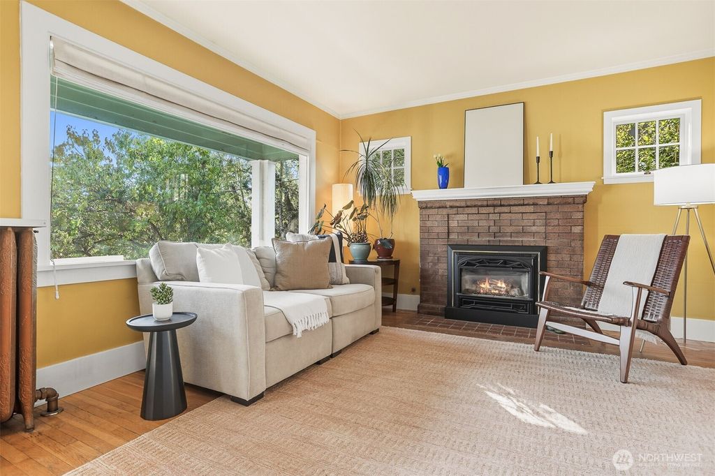 Photo of 130 &amp; 132 N 77th Street, Seattle, WA 98103 (MLS # 2434874)