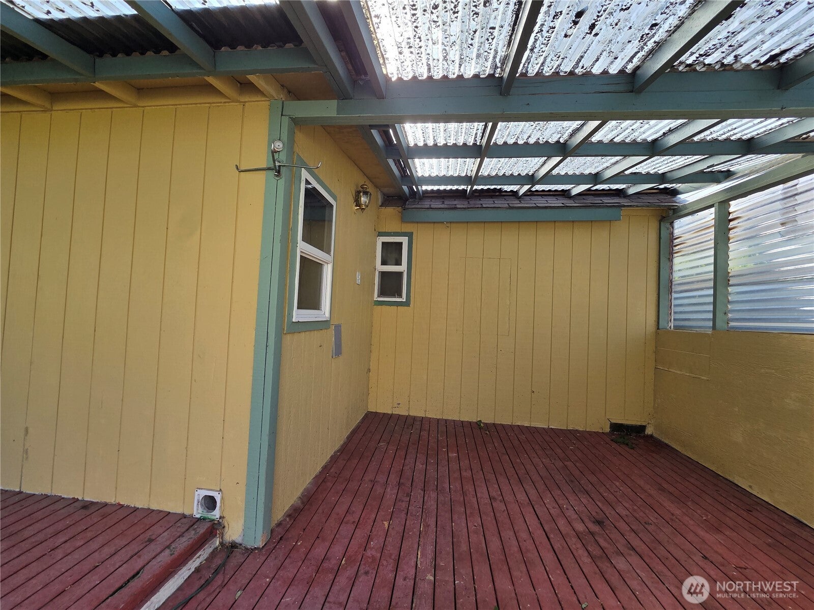 425 Sunnyhill Road W