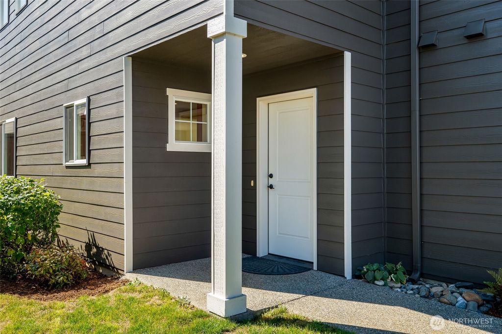 Photo of 3910 132nd Street SW #B, Lynnwood, WA 98087 (MLS # 2520660)