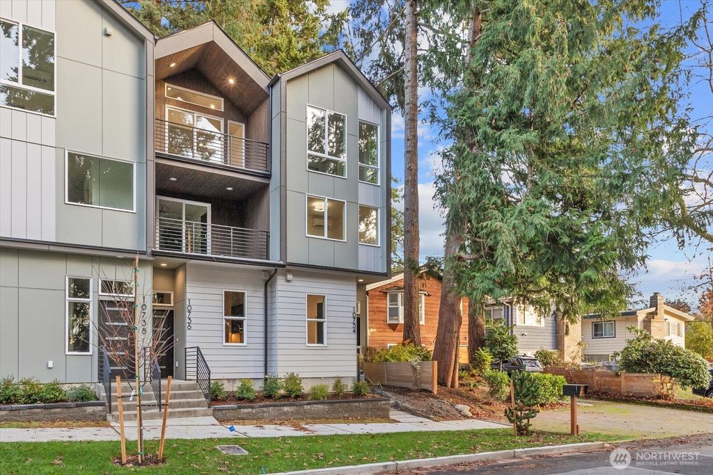 Photo of 10736 Interlake Avenue N, Seattle, WA 98133 (MLS # 2472798)