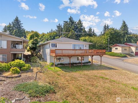 Photo of 1702 E 5th Street, Port Angeles, WA 98362 (MLS # 2423800)