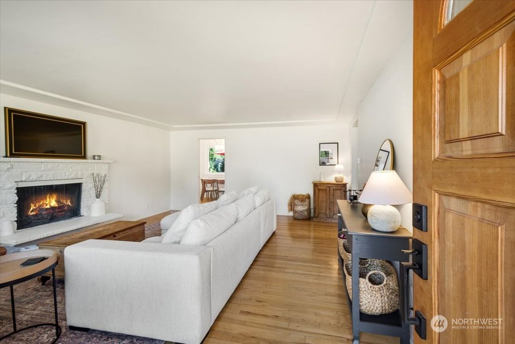 Photo of 18629 66th Avenue W, Lynnwood, WA 98037 (MLS # 2274531)