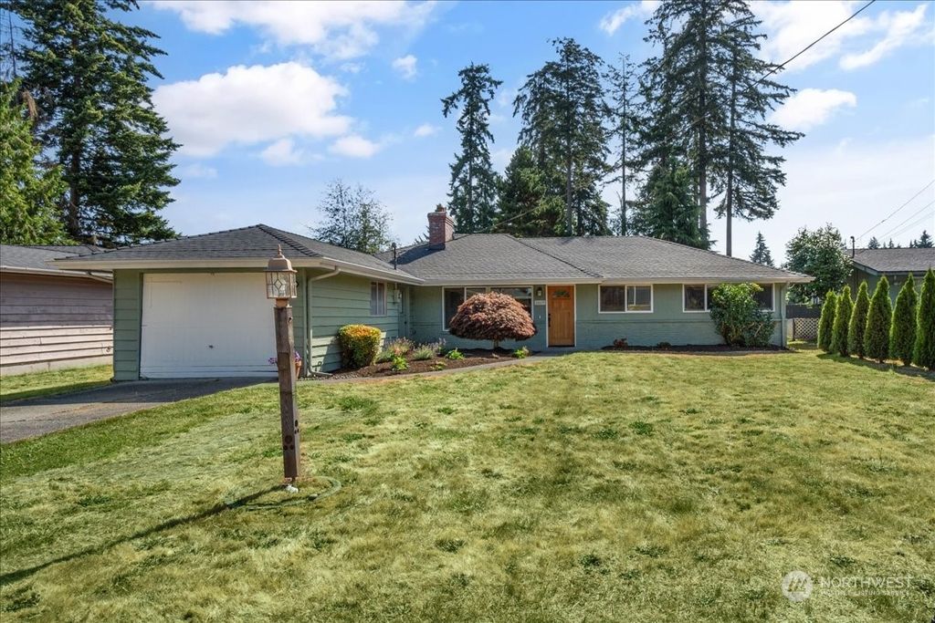 Photo of 18629 66th Avenue W, Lynnwood, WA 98037 (MLS # 2274531)