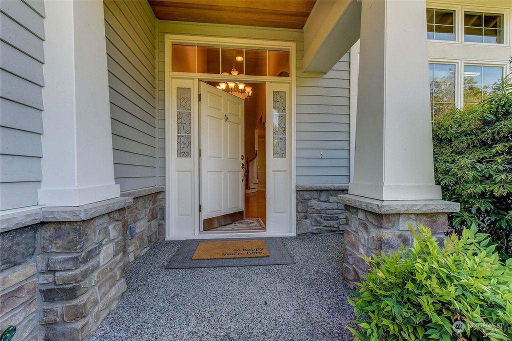 Photo of 928 274th Way SE, Sammamish, WA 98075 (MLS # 2002084)