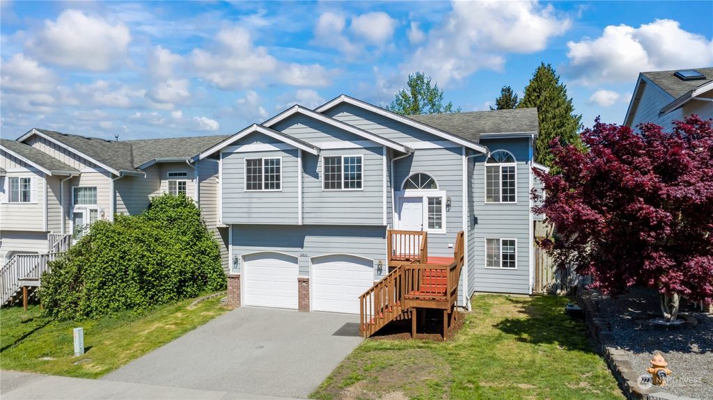 Photo of 2220 S 252nd Place, Des Moines, WA 98198 (MLS # 2227078)