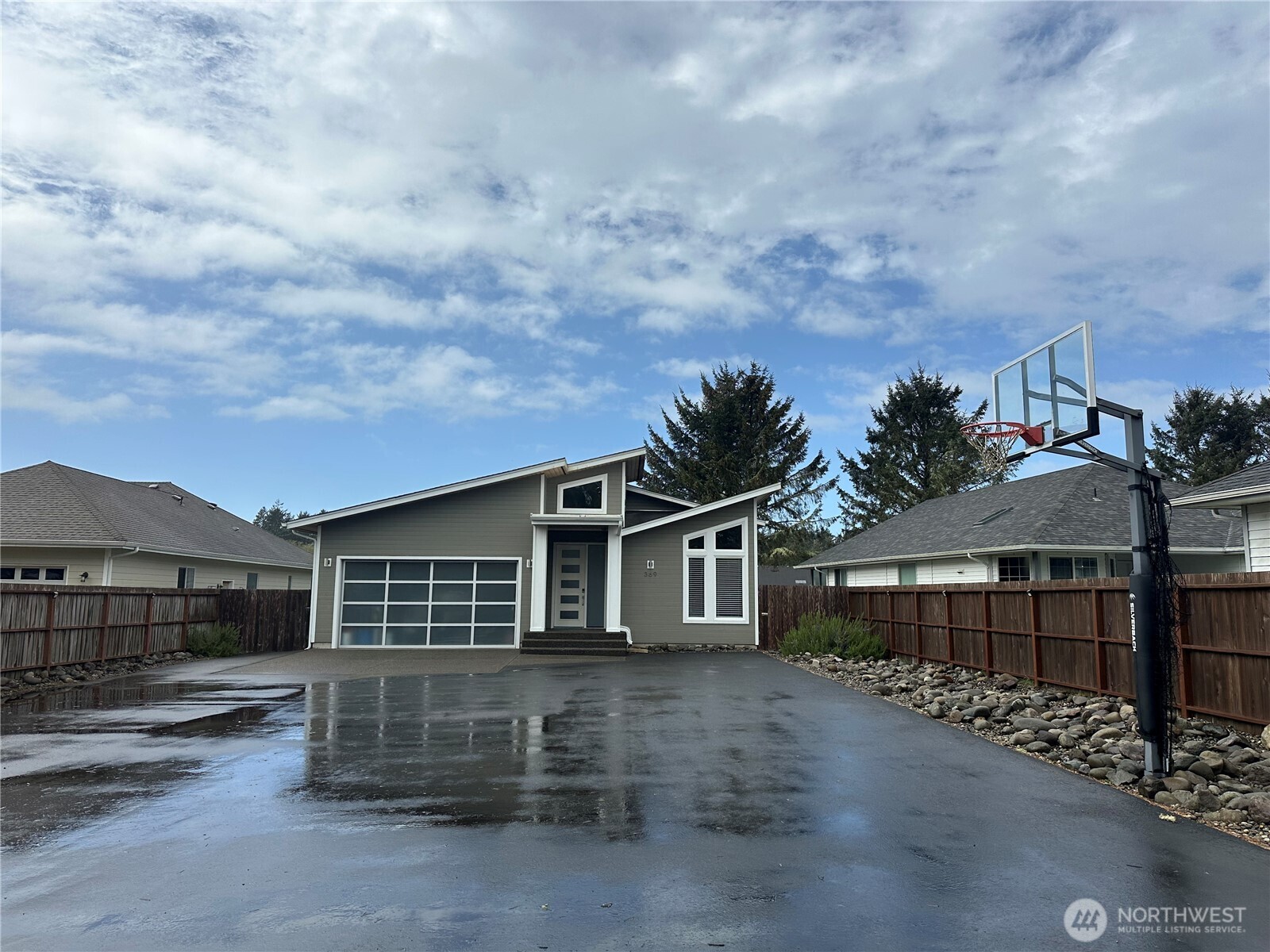 369 Eagle Nest Court SE