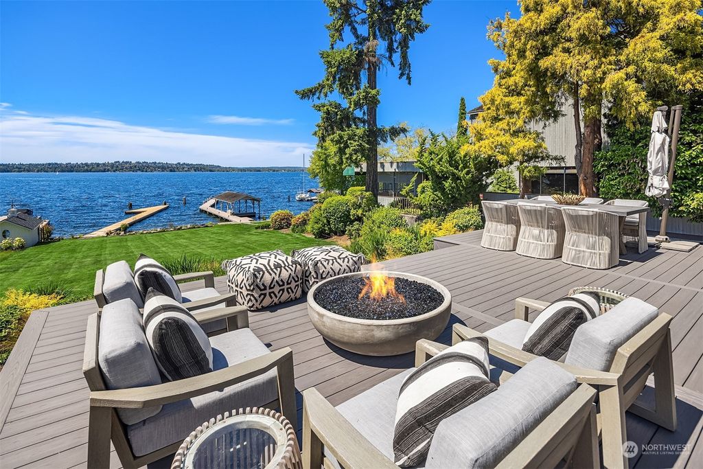 Photo of 4429 91st Avenue NE, Yarrow Point, WA 98004 (MLS # 2255914)