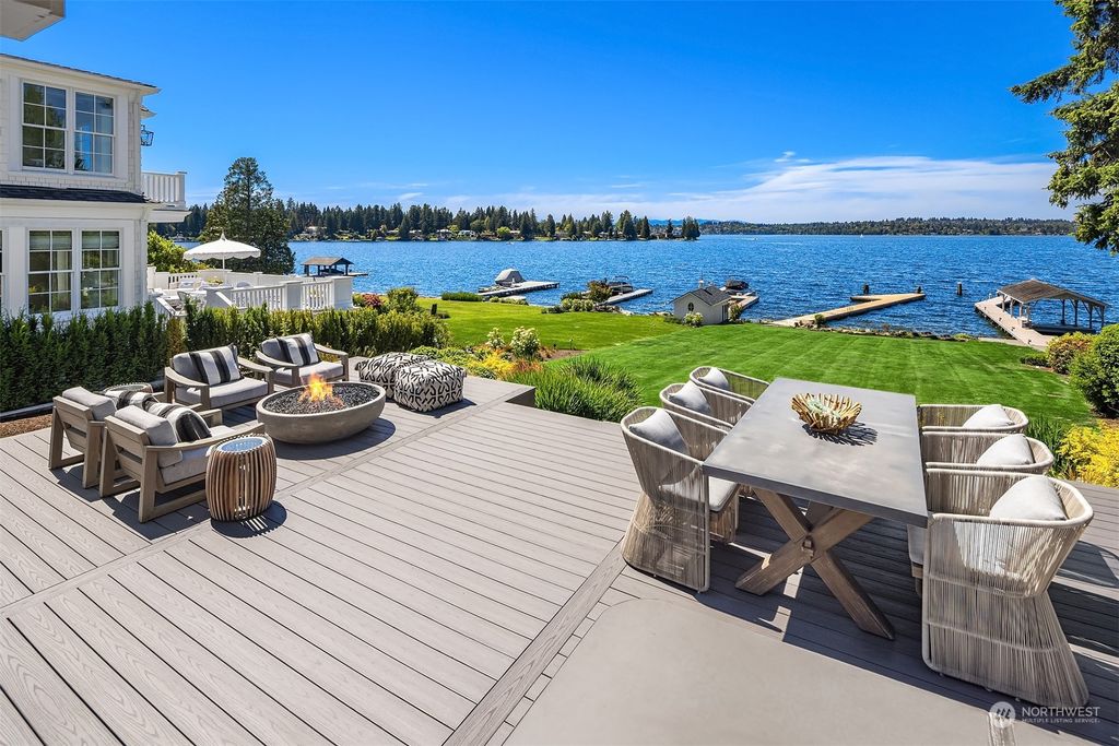 Photo of 4429 91st Avenue NE, Yarrow Point, WA 98004 (MLS # 2255914)