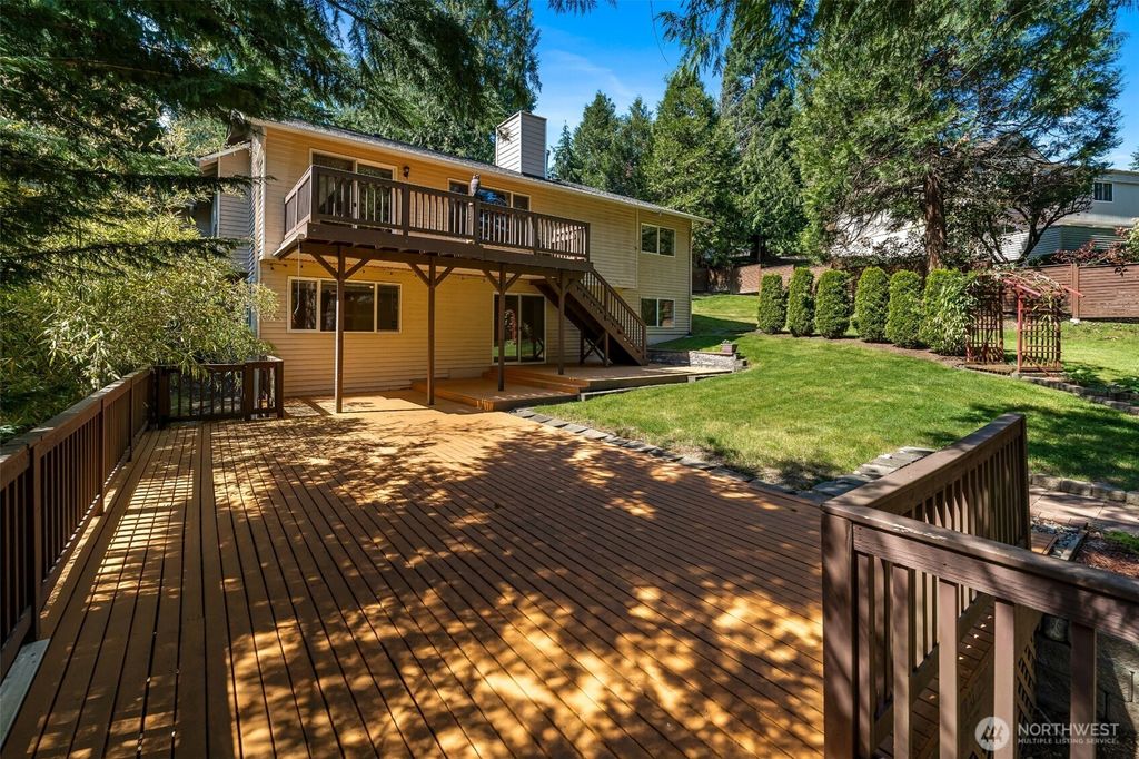 Photo of 22706 NE 12th Place, Sammamish, WA 98074 (MLS # 2492206)