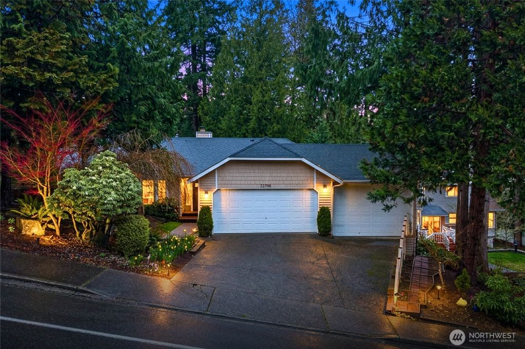 Photo of 22706 NE 12th Place, Sammamish, WA 98074 (MLS # 2492206)