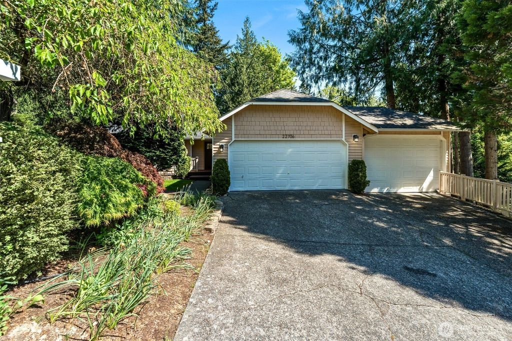 Photo of 22706 NE 12th Place, Sammamish, WA 98074 (MLS # 2492206)