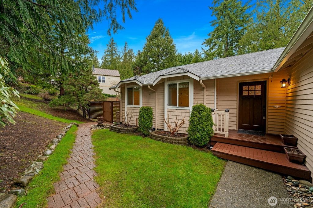 Photo of 22706 NE 12th Place, Sammamish, WA 98074 (MLS # 2492206)