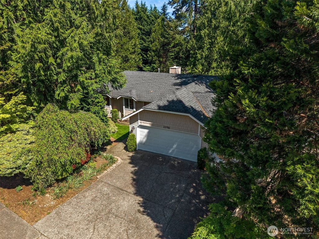Photo of 22706 NE 12th Place, Sammamish, WA 98074 (MLS # 2492206)