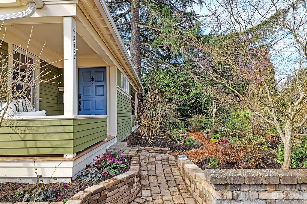 Photo of 4829 NE 75th Street, Seattle, WA 98115 (MLS # 2207017)