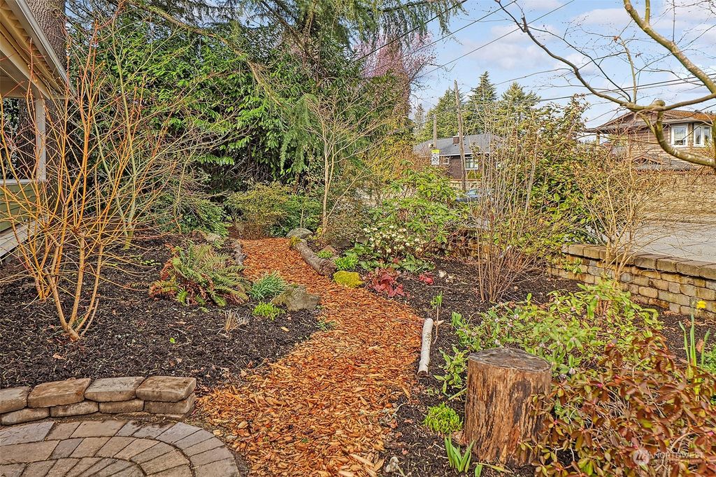 Photo of 4829 NE 75th Street, Seattle, WA 98115 (MLS # 2207017)