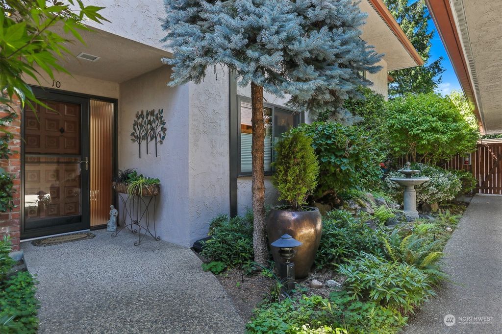 Photo of 1532 NW 195th Street #10, Shoreline, WA 98177 (MLS # 2266174)