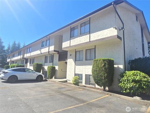 Photo of 3515 S 160th Street #B-5, SeaTac, WA 98188 (MLS # 2520628)