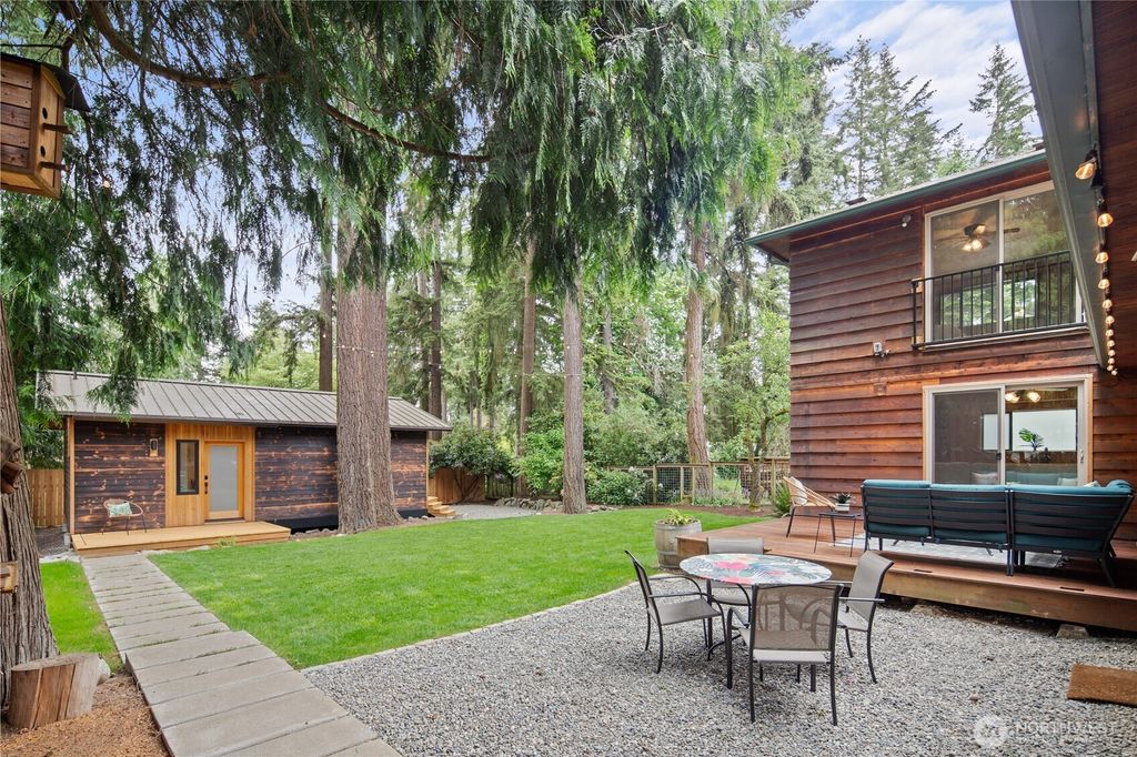 Photo of 16044 33rd Avenue NE, Lake Forest Park, WA 98155 (MLS # 2377699)