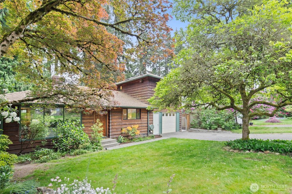 Photo of 16044 33rd Avenue NE, Lake Forest Park, WA 98155 (MLS # 2377699)