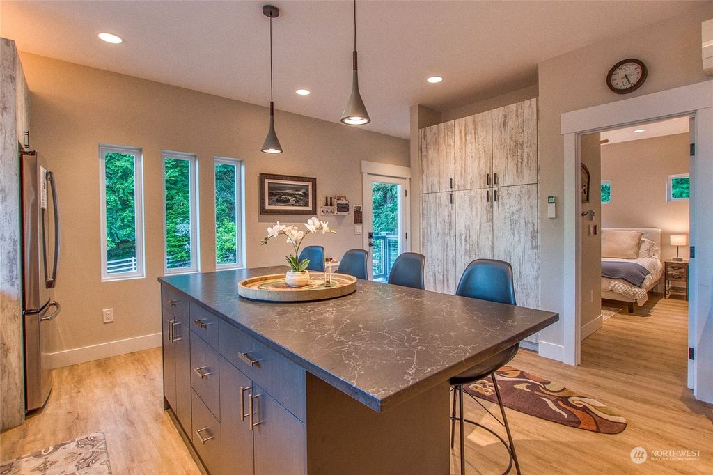 listing image 9363555459253132716