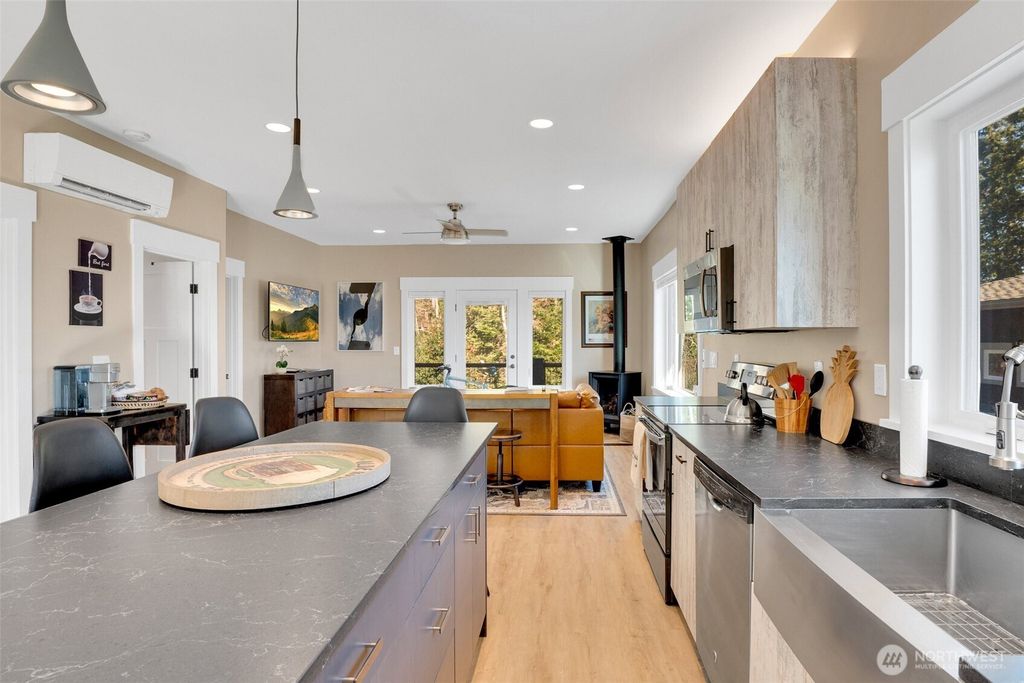 listing image 9365021036314053600