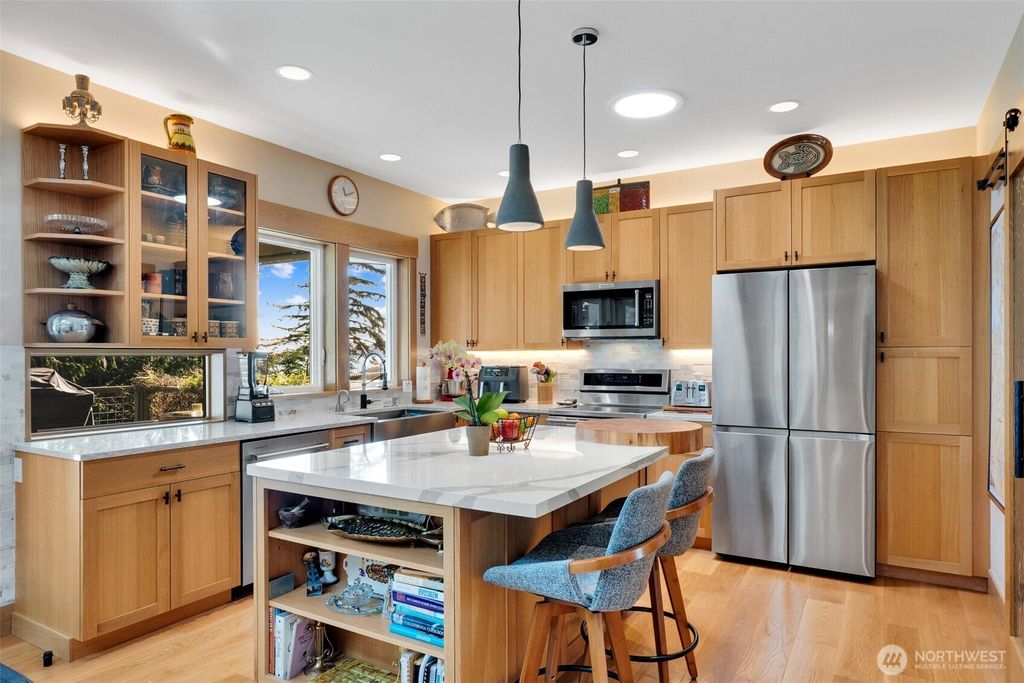 listing image 9366716628353821490