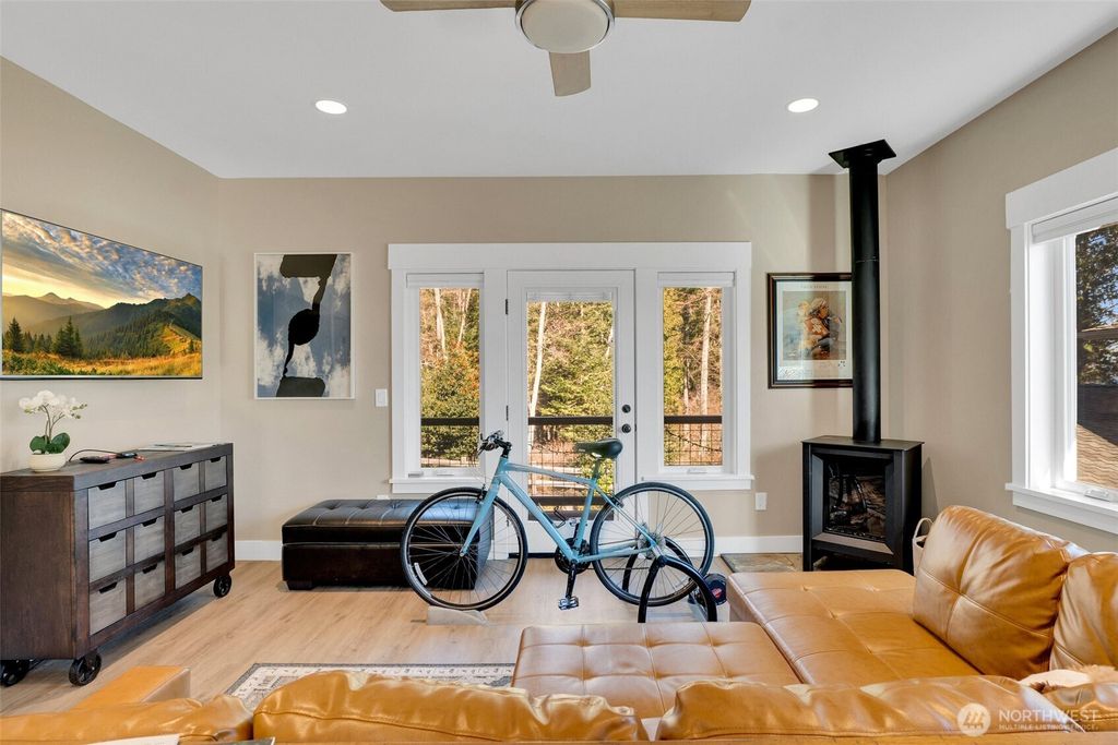listing image 9367856572803280064