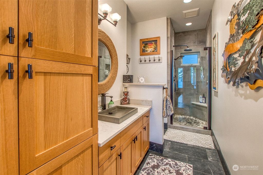 listing image 9365948952362949745