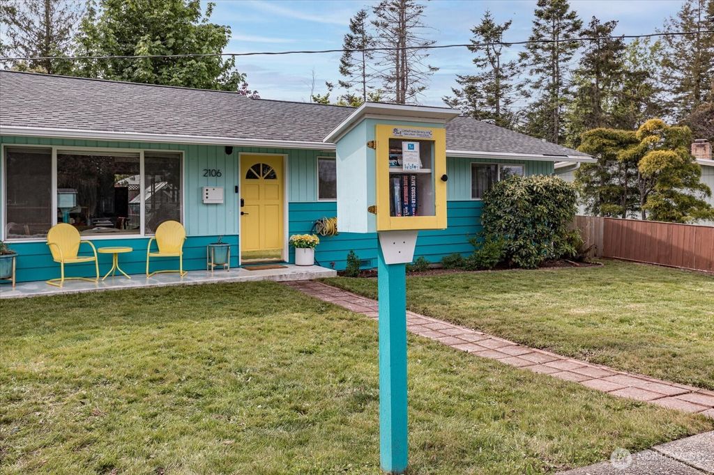 Photo of 2106 E Avenue, Anacortes, WA 98221 (MLS # 2457753)